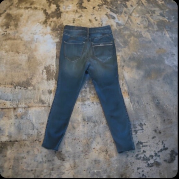 BN Hollister California High-Rise Crop Jean Leggings Hollister Advanced Stretch - Picture 11 of 11